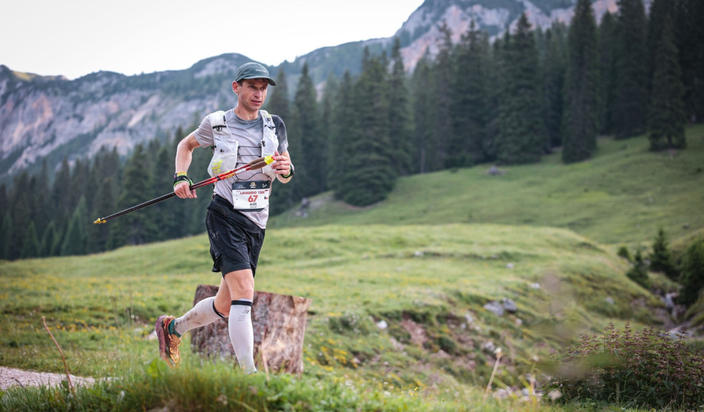 Aleš Sedlák v běžeckém dresu NUVO a běžeckých šortkách s kapsovým pásem VORTEX ELITE na Lavaredo 120K.